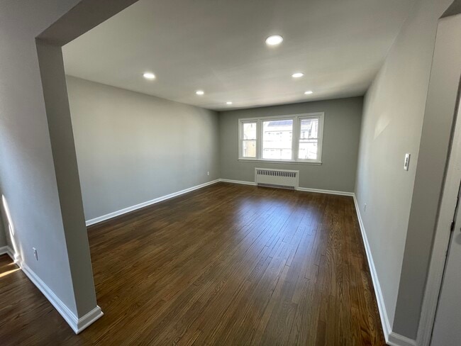 Living Room - 6 Menzel Ave Unidad 2