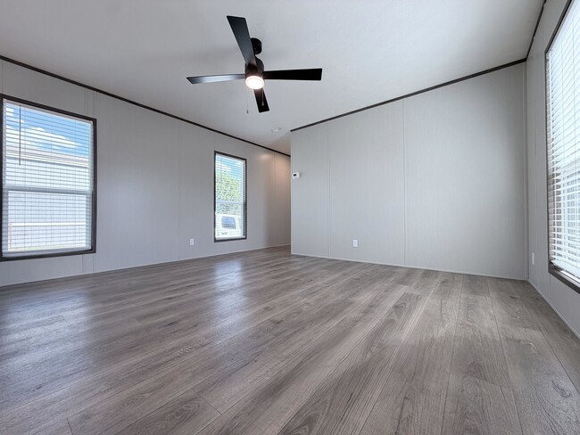 709 N Collins Fwy