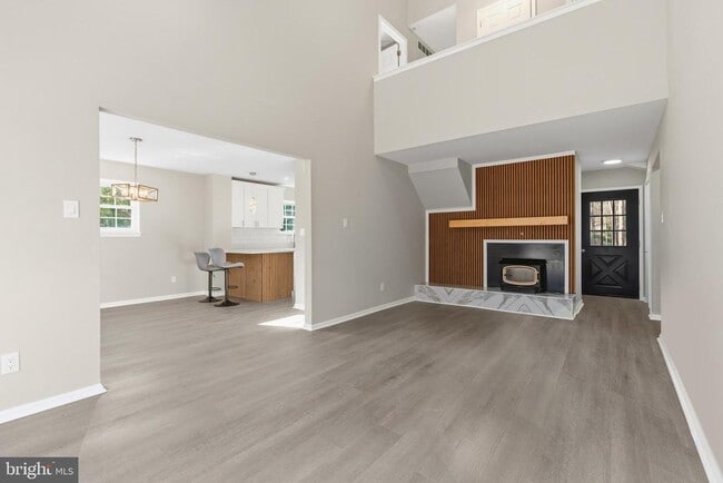 Photo - 221 Oak Ln