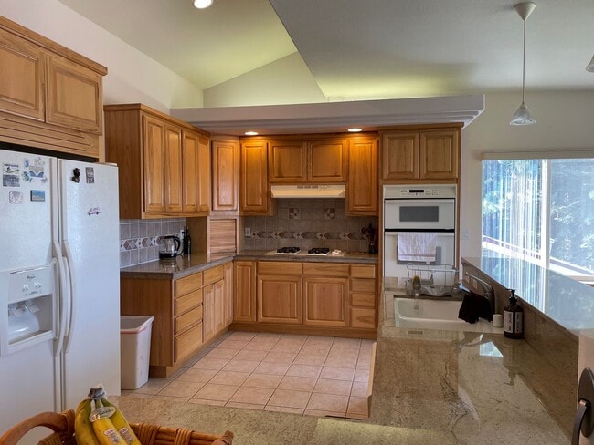 Building Photo - Beautiful 2 bedroom home with expansive li...