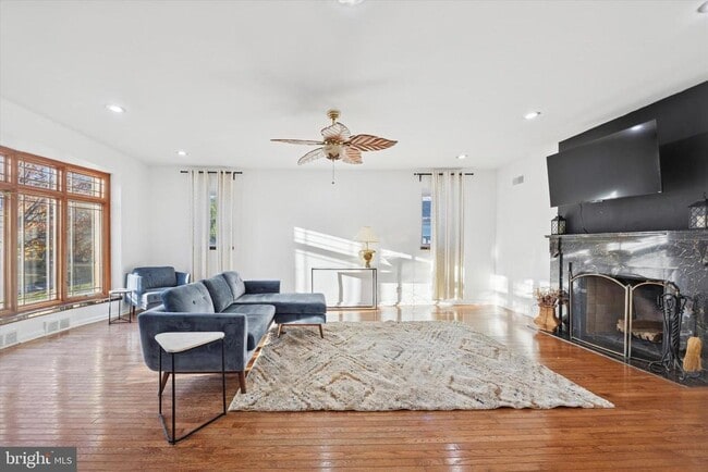 Photo - 7033 Sherwood Rd