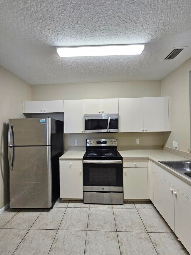 1063 Golden Lakes Blvd Unit 322