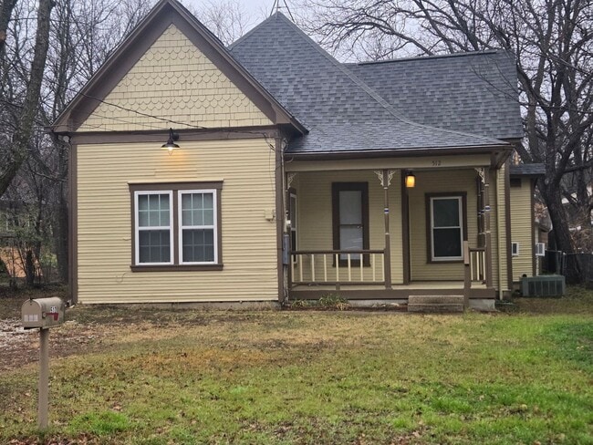 Photo - ***Newly remodeled 2/1*** located in the heart of Mineral Wells, TX minuets from Downtown