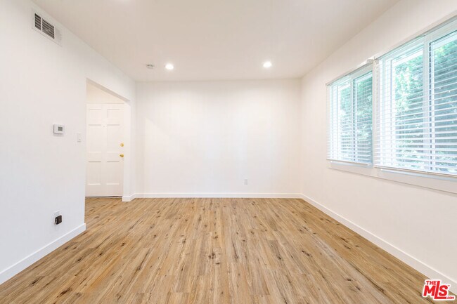 Photo - 1812 W Glenoaks Blvd Unidad A Rental