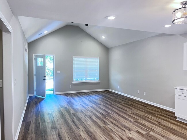 Photo - 631 Clary St