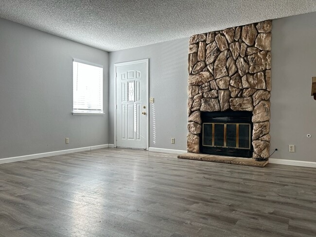 Building Photo - 933 W Atkins Ave Unit B Rental