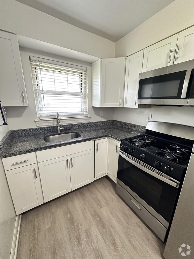 Building Photo - 241 W Passaic St Unit #17B Rental