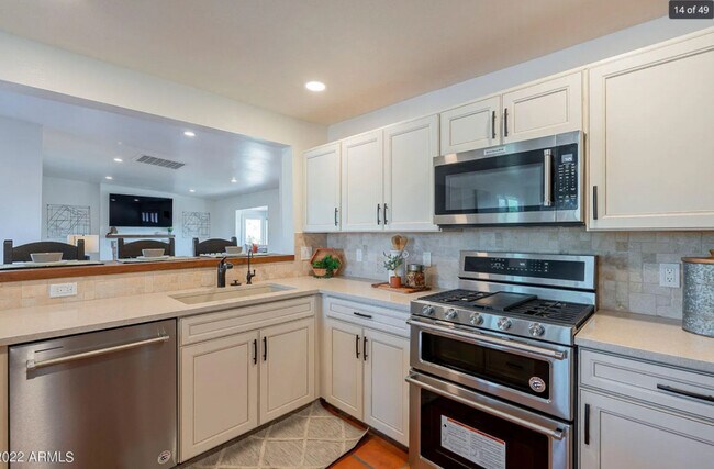 Kitchen - 5418 E Yolantha St