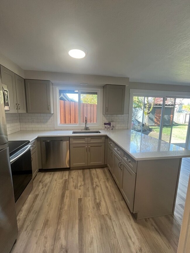 Photo - 2762 Gilham Rd