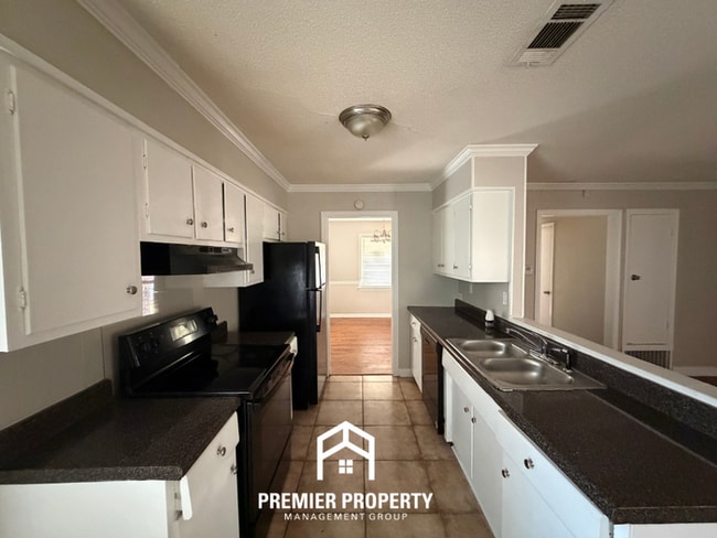 Photo - 5037 Woodlark Ave