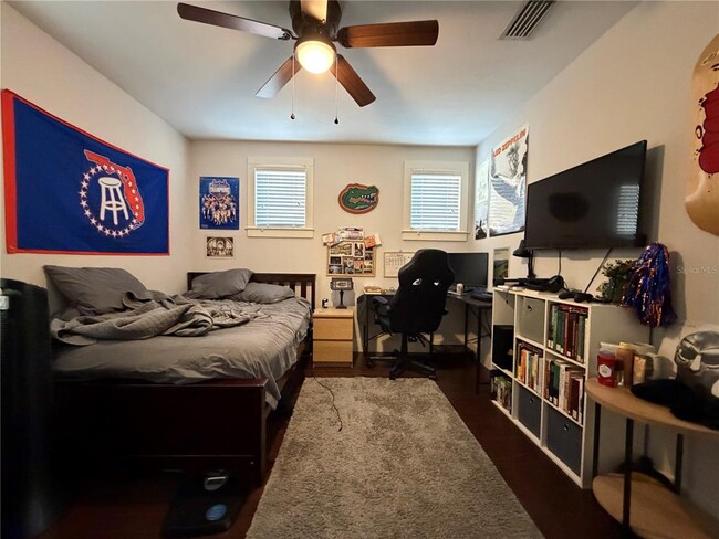 Photo - 717 NW 10th St