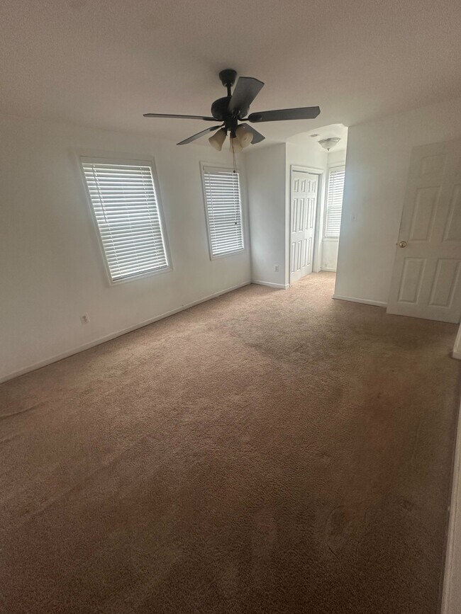 Photo - 2301 Iverson St