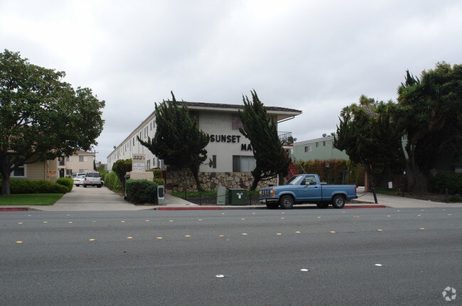 Building Photo - The Leslie Apartment Homes