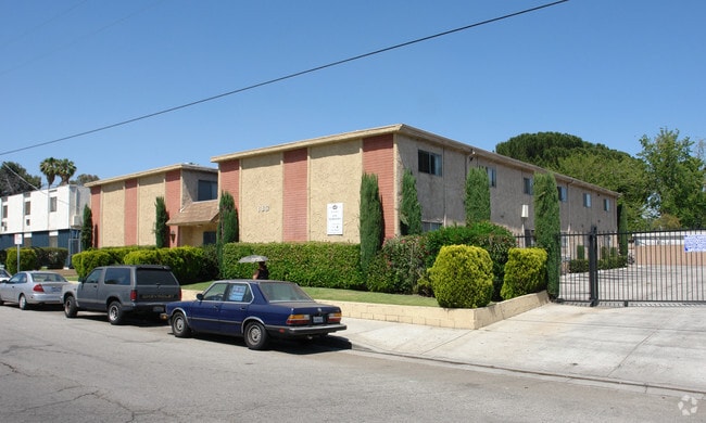 6842 Fulton Ave - Fulton-6842