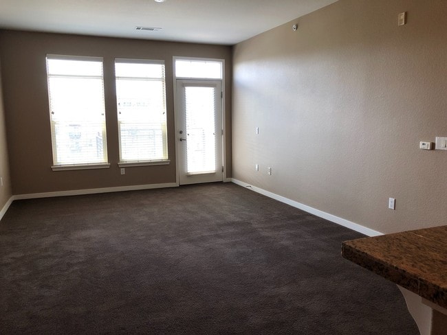 Photo - 2BD/2BA condo w/ great kitchen, W/D, pool, garage & more!