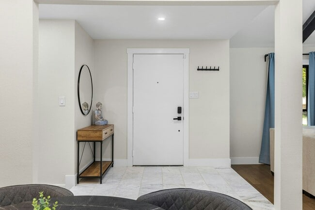 Photo - 1100 Wayland Dr