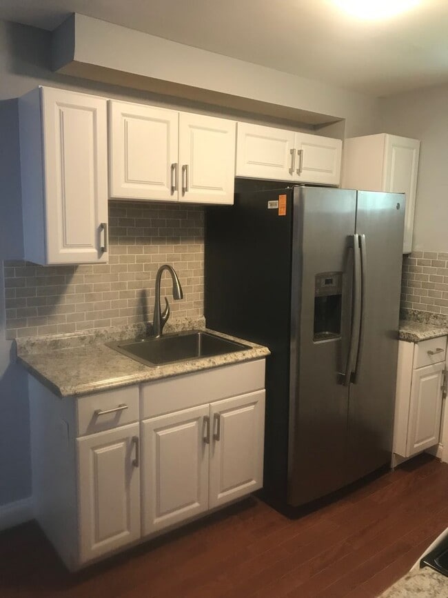 Photo - 928 Argonne Dr Unidad F Available $550