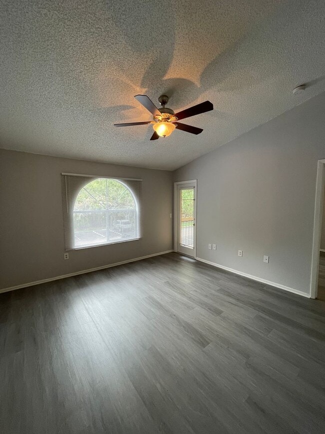 Photo - Prime Location! Water included! 2-bed 1-bath Condo!