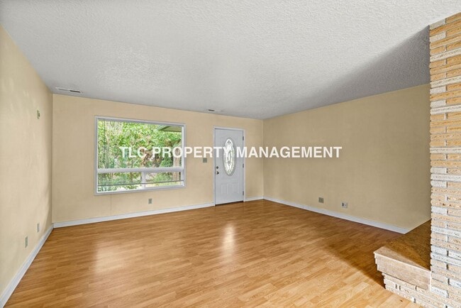 2199 Devos St
