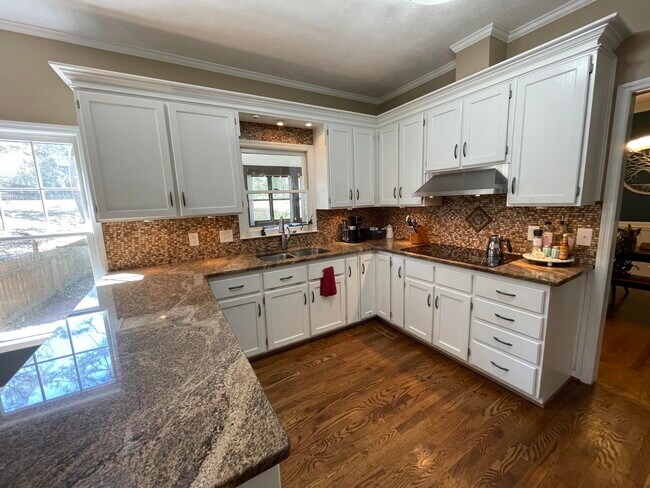 Photo - 1395 Woodbine Rd