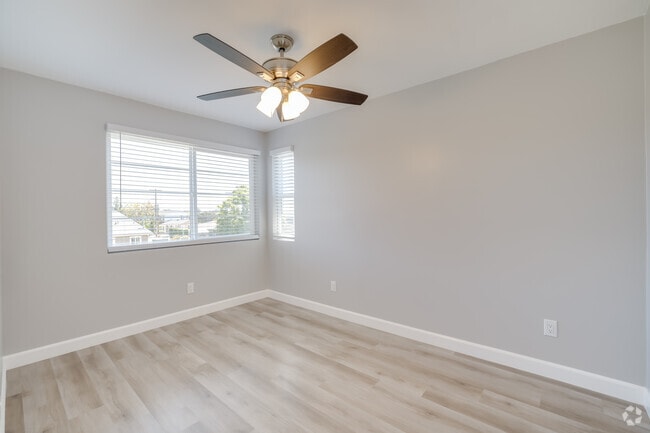 2BR, 1BA - 847SF - Second Bedroom
