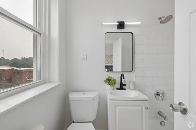 Studio - 450SF - Bathroom - Belmont Place