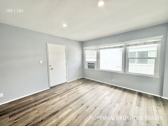 Photo - 1220 N Harper Ave Unidad 10