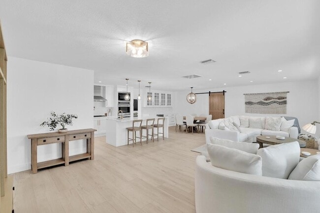 Photo - 3210 Palm Dr