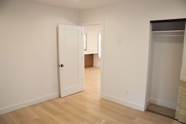 Ocean Park, 317-321 / 4TH, 2528