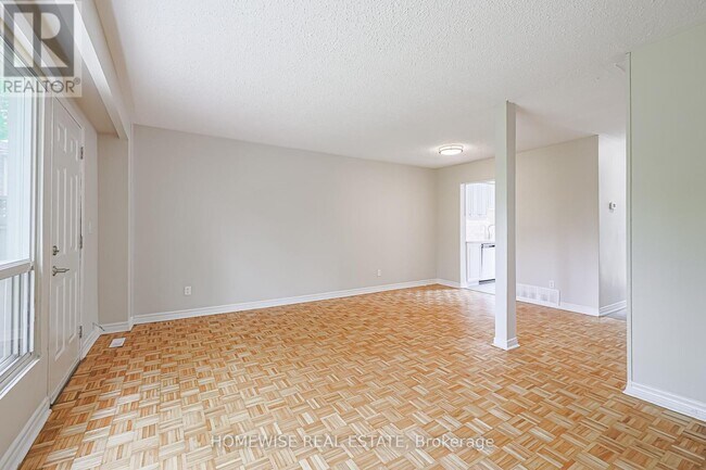 Photo - 560 Waverly St N