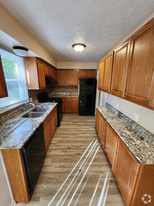 Kitchen - 1345 Carriage Hill Dr SE Rental