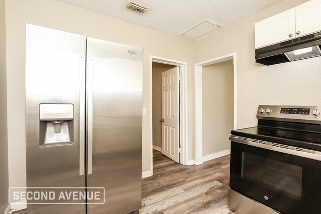 Photo - 2011 W 15th St