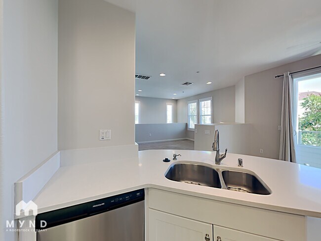 Photo - 815 Harbor Cliff Way