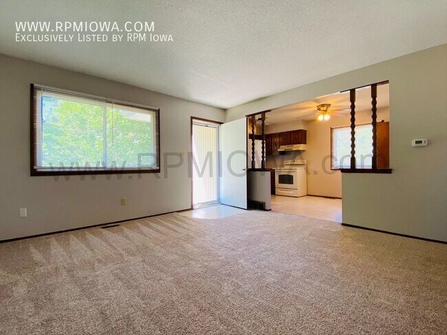 Photo - PRIVATE DUPLEX!! 2 Bedroom, 1 Bath with Ba...