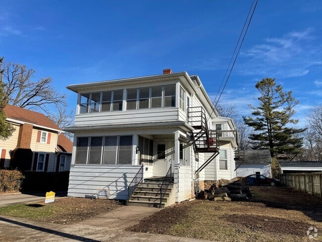 Building Photo - 1014 Elmwood Ave Unit Elmwood, 1014B Rental