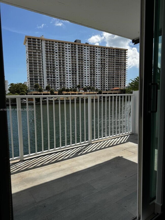 Photo - 4000 NE 170th St Unit 206