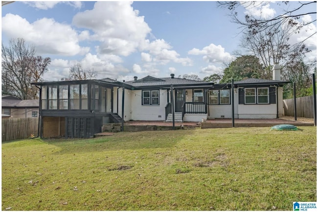 Photo - 2209 Pine Ln