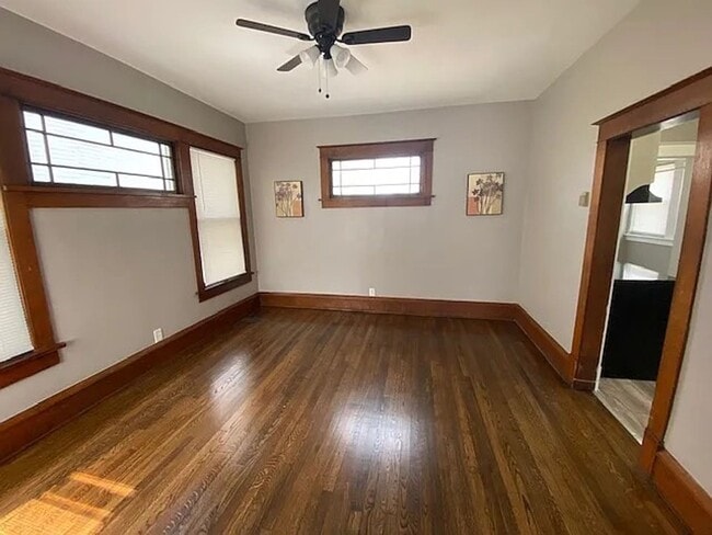 Photo - Big 2BR with appliances, nicely updated! Great for students or professor.