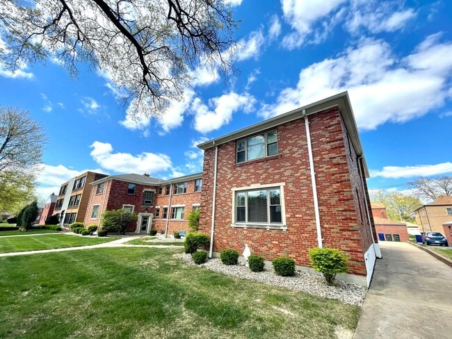 Building Photo - Nagel Avenue Apartments Unit 5931 -2W