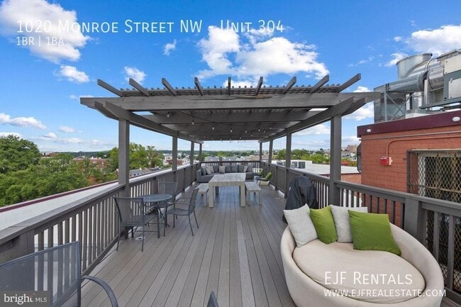 Photo - 1020 Monroe St NW Unit 304