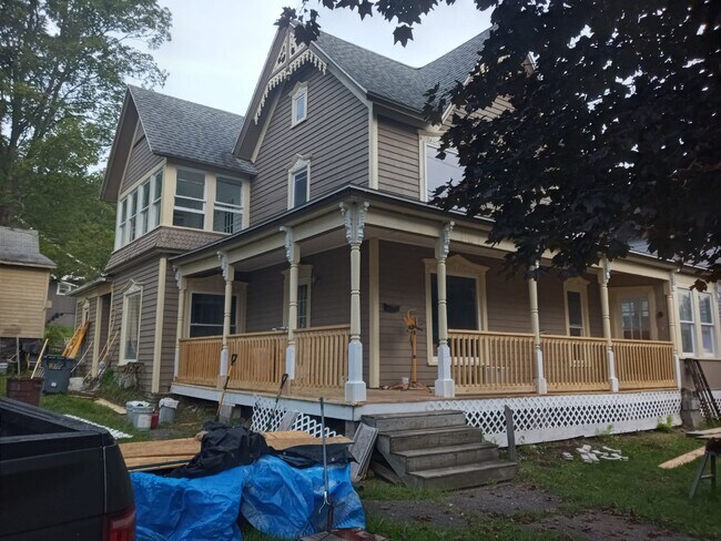 Photo - 399 S Division St