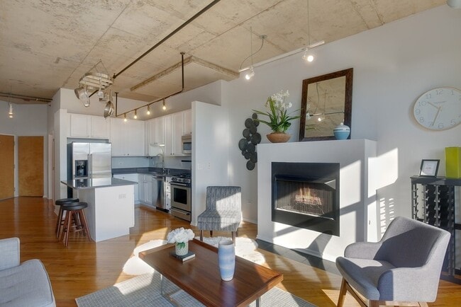 Photo - 6 S Laflin St Unit 611