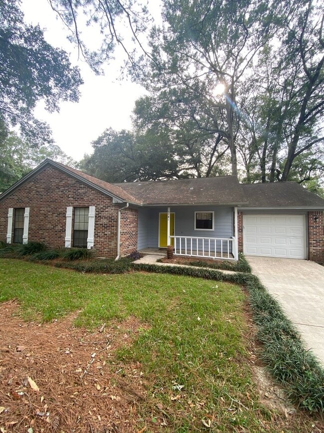 Photo - Spcaious home in NW Tallahassee