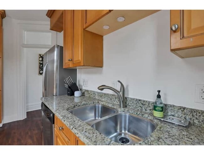 The Artist's Apt. | 2BR | Short North | +Parking