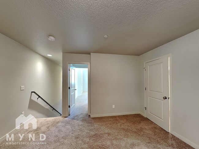 Photo - 118 N 43rd Pl