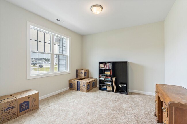 Photo - Spacious 6 bedroom 3.5 Bath Two Story Home...