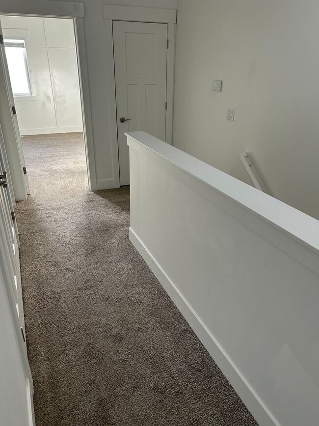 Building Photo - Old Farm Townhomes