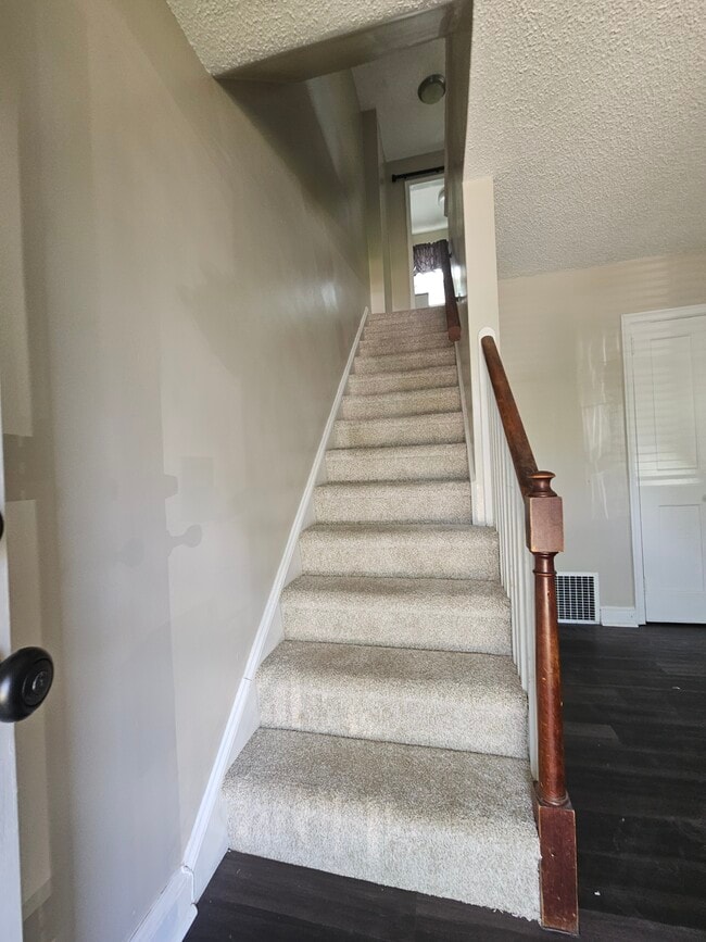 Photo - 298 Diamond St