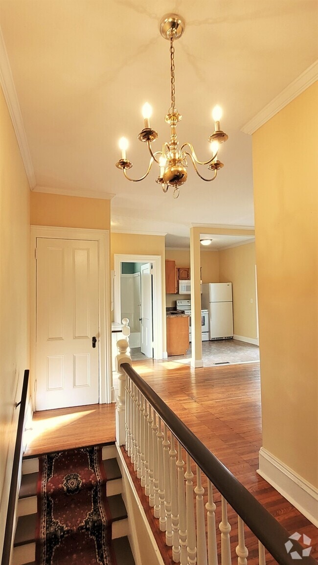 Building Photo - 114 Elm St Unit B Rental