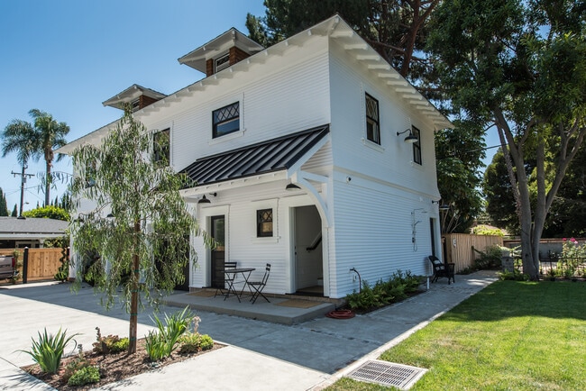 Building Photo - 2510 Valencia St Unit 2510.5